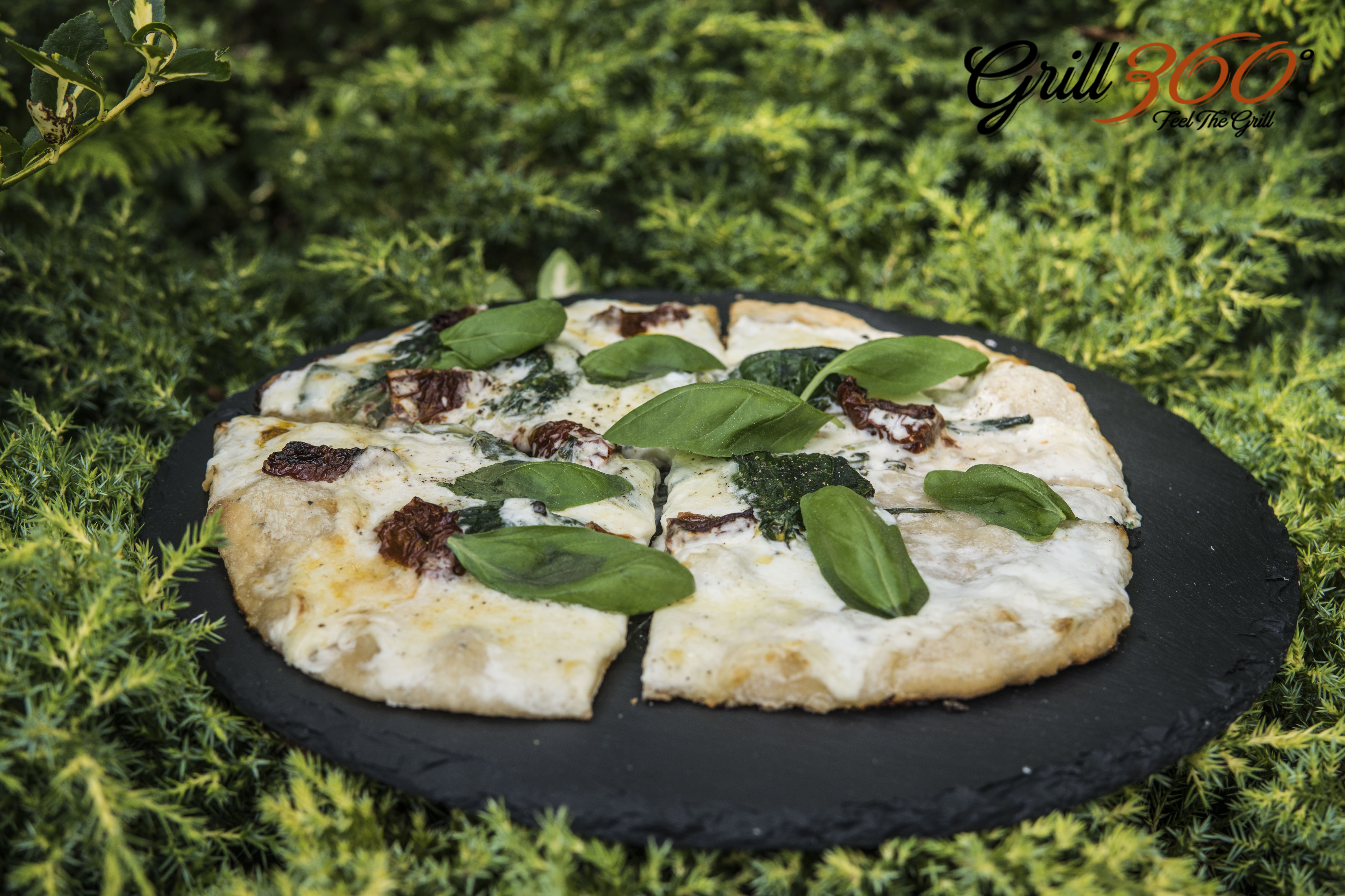 przepisy Grill360 pizza z grilla z creme fraiche Michał Dobosz